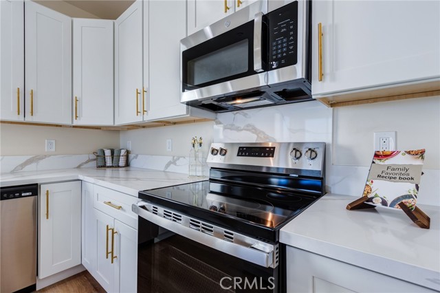 Detail Gallery Image 18 of 75 For 26987 Lakeview, Helendale,  CA 92342 - 4 Beds | 3 Baths