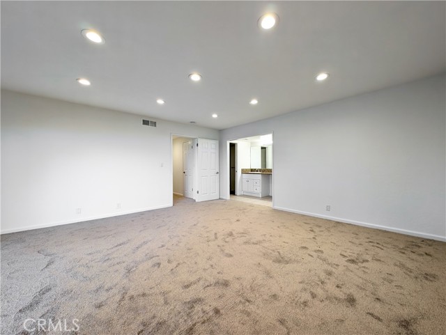 Detail Gallery Image 15 of 28 For 5288 Medina Rd, Woodland Hills,  CA 91364 - 3 Beds | 2/1 Baths