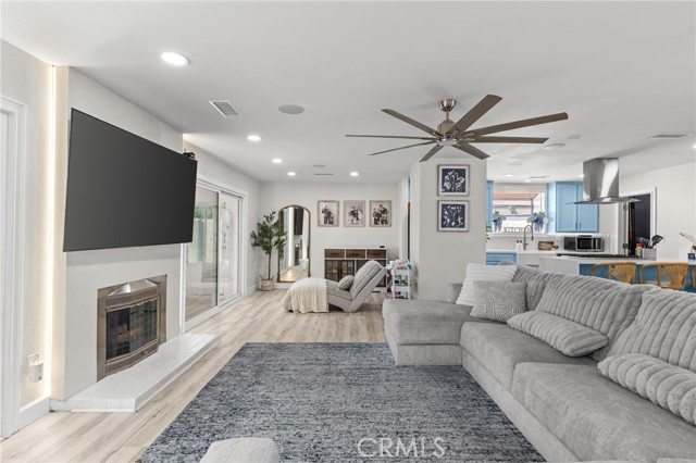 Detail Gallery Image 11 of 38 For 218 Foxbury, Pomona,  CA 91767 - 3 Beds | 2 Baths