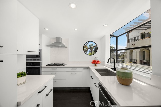 11601 Montana Avenue, Los Angeles CA: https://media.crmls.org/medias/6f12eff6-bb27-4f0c-b20e-7485ac9f2f75.jpg