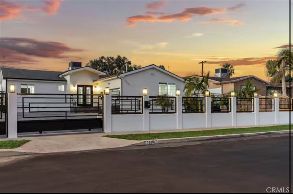 13047 Lorne