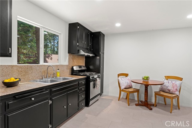 27917 Squirrel Lane, Lake Arrowhead CA: https://media.crmls.org/medias/6f137ef5-b2b5-42ed-bf7e-c537b3c0f94a.jpg