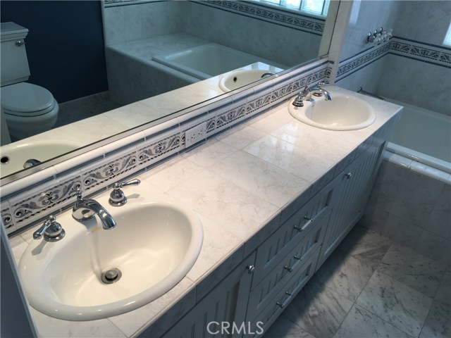 Detail Gallery Image 13 of 21 For 952 2nd. Street, Manhattan Beach,  CA 90266 - 5 Beds | 3 Baths