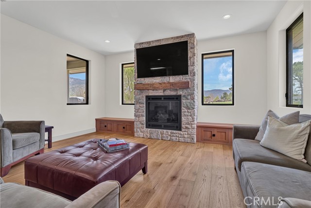 Detail Gallery Image 13 of 39 For 29700 Pinedale, Tehachapi,  CA 93561 - 4 Beds | 2/1 Baths