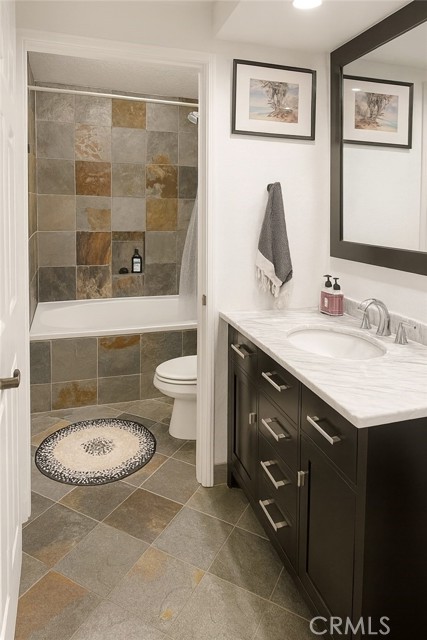 Detail Gallery Image 6 of 17 For 8512 Tuscany #222,  Playa Del Rey,  CA 90293 - 2 Beds | 2 Baths