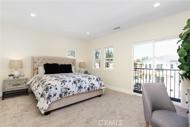 15 Turnberry Lane, Phillips Ranch CA: https://media.crmls.org/medias/6f161c88-d1e9-4a4c-9415-63d1659d0160.jpg