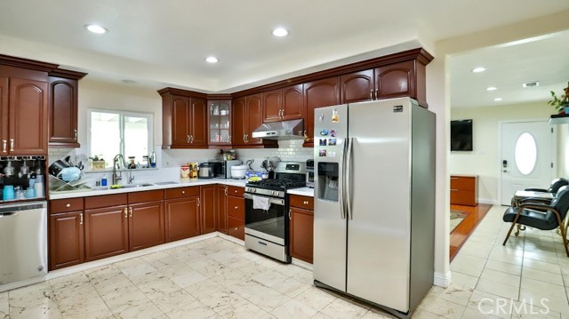 Detail Gallery Image 9 of 55 For 2306 Laird St, Santa Ana,  CA 92706 - 6 Beds | 5 Baths