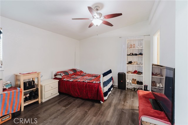 250 N Linden Avenue, Rialto CA: https://media.crmls.org/medias/6f1760a2-8a14-441c-b476-794106df1620.jpg