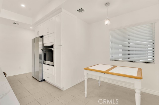 Detail Gallery Image 15 of 33 For 5835 Etiwanda Ave, Tarzana,  CA 91356 - 2 Beds | 2/1 Baths