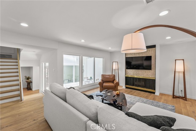 Detail Gallery Image 9 of 30 For 4745 La Villa Marina #J,  Marina Del Rey,  CA 90292 - 2 Beds | 2/1 Baths