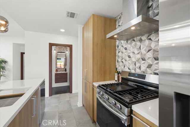 Detail Gallery Image 8 of 38 For 2618 Graham Ave, Redondo Beach,  CA 90278 - 4 Beds | 2/1 Baths