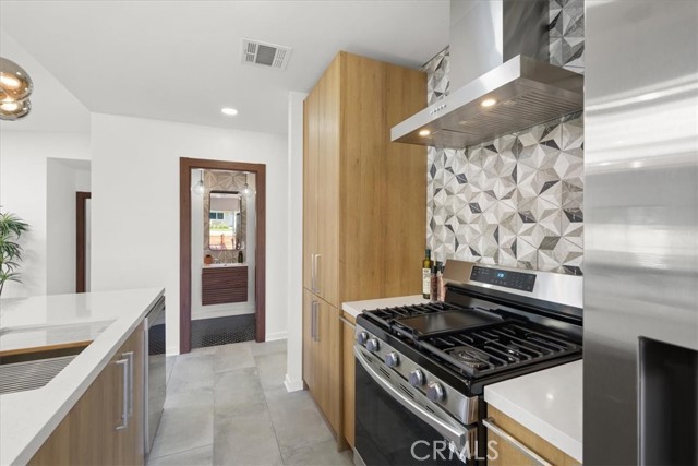 Detail Gallery Image 8 of 38 For 2618 Graham Ave, Redondo Beach,  CA 90278 - 4 Beds | 2/1 Baths