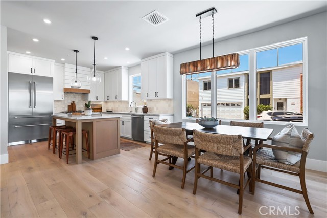 825 W Bay Avenue, Newport Beach CA: https://media.crmls.org/medias/6f19177d-1a9f-44d1-a851-44ec55c657f5.jpg