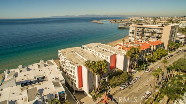 565 Esplanade, Redondo Beach, California 90277, 1 Bedroom Bedrooms, ,Residential,Sold,Esplanade,SB21248131