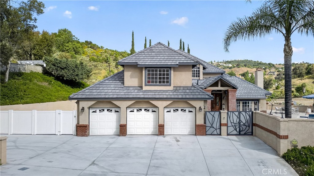 1050 N High Knoll