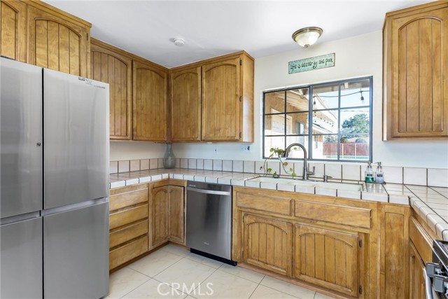 Detail Gallery Image 10 of 45 For 13447 Iroquois Rd, Apple Valley,  CA 92308 - 4 Beds | 3 Baths