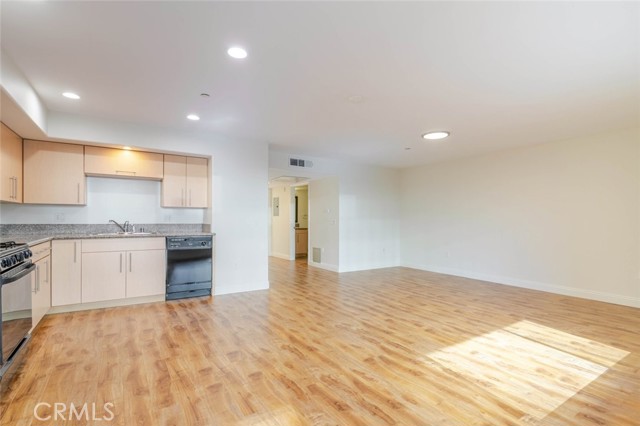 Detail Gallery Image 2 of 17 For 1466 Tamarind Ave #103,  Los Angeles,  CA 90028 - 2 Beds | 2 Baths