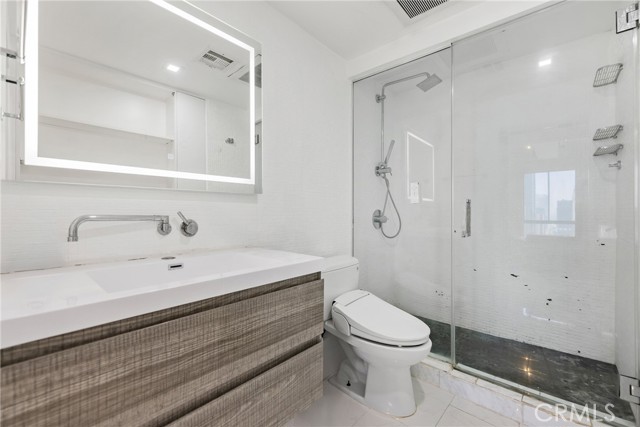 800 W 1st Street, Los Angeles CA: https://media.crmls.org/medias/6f1bb859-732b-4794-9eaa-1ea591192f85.jpg