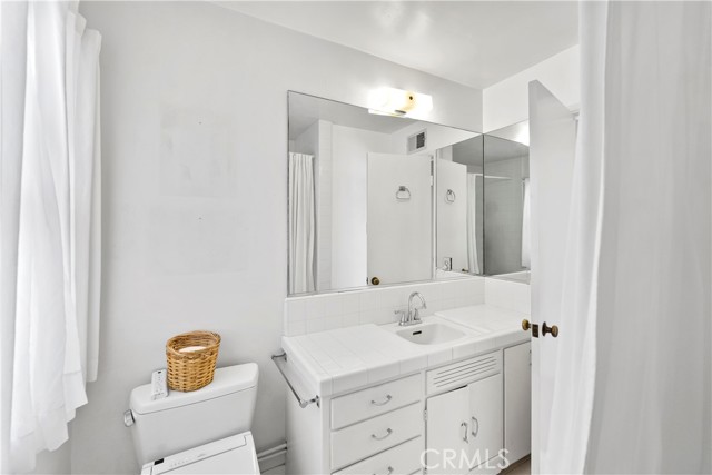 604 Marguerite Avenue, Corona del Mar CA: https://media.crmls.org/medias/6f1c37a7-738f-4216-bd8f-4c2727451f35.jpg