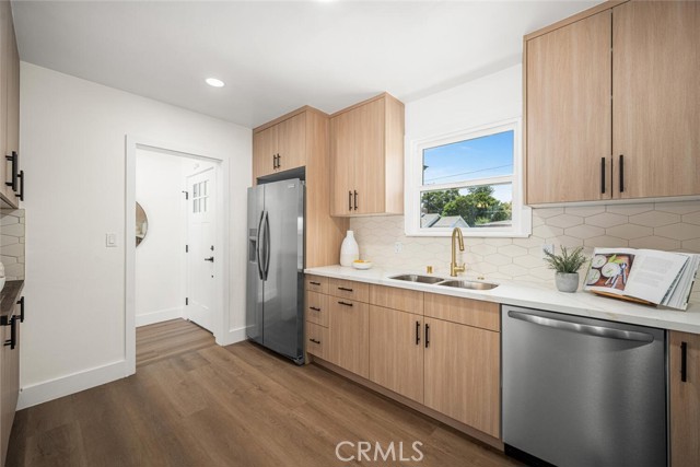 2312 Iroquois Avenue, Long Beach CA: https://media.crmls.org/medias/6f1ca66f-fe31-4ed3-980a-a2ffe3dbba3f.jpg