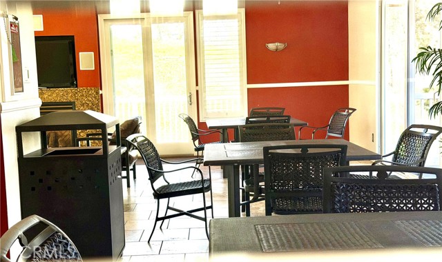 Detail Gallery Image 9 of 12 For 28615 Conejo View Dr, Agoura Hills,  CA 91301 - 2 Beds | 2 Baths