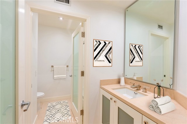 Detail Gallery Image 19 of 24 For 20950 Oxnard St #63,  Woodland Hills,  CA 91367 - 3 Beds | 2/1 Baths