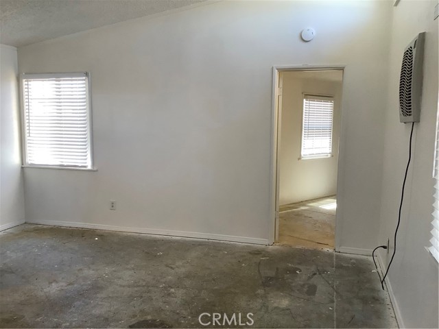 22042 Elkalo Road, Apple Valley CA: https://media.crmls.org/medias/6f1de00b-1ea6-41d3-8b5e-915f0967fcac.jpg