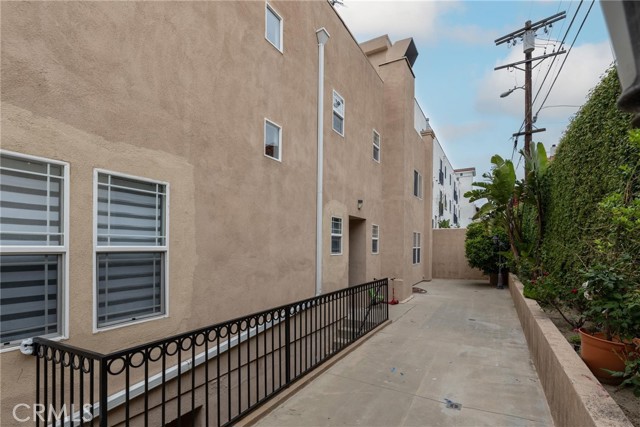 Detail Gallery Image 27 of 29 For 10130 Commerce Ave #2,  Tujunga,  CA 91042 - 2 Beds | 2 Baths