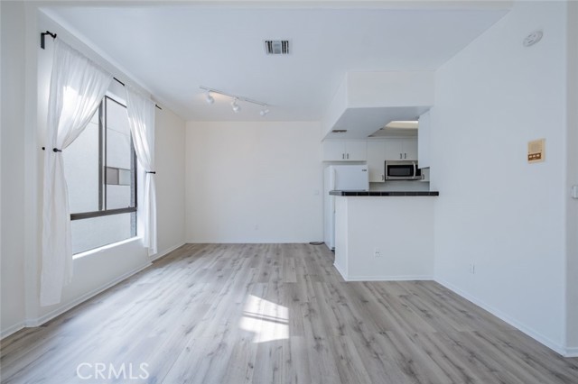 Detail Gallery Image 3 of 27 For 1242 S Holt Ave #104,  Los Angeles,  CA 90035 - 2 Beds | 2/1 Baths