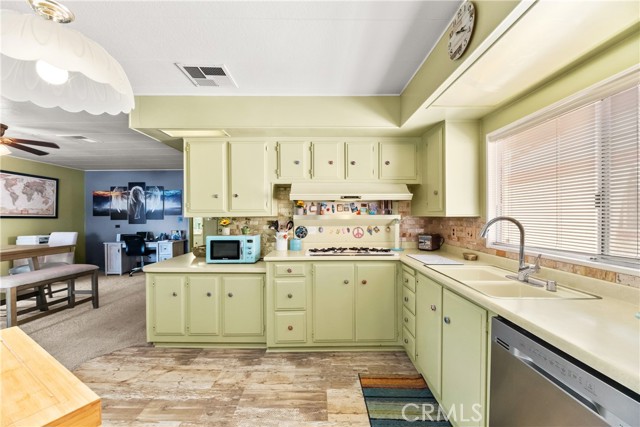 1735 Mango Way, Hemet CA: https://media.crmls.org/medias/6f1ee042-c720-4c2d-8985-761b72929faa.jpg