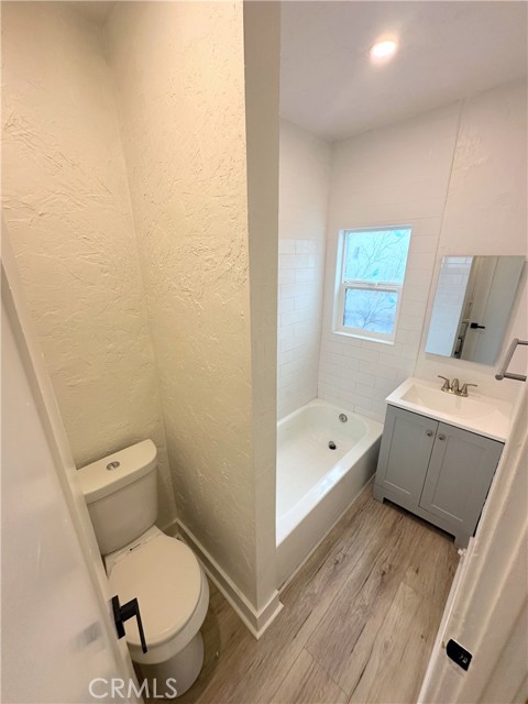 901 N El Centro Avenue, Hollywood CA: https://media.crmls.org/medias/6f20899c-b6d6-4fd5-a632-4e228a0b8c21.jpg