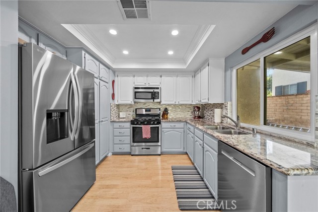 Detail Gallery Image 17 of 44 For 16503 Fairglade, Canyon Country,  CA 91387 - 4 Beds | 3 Baths