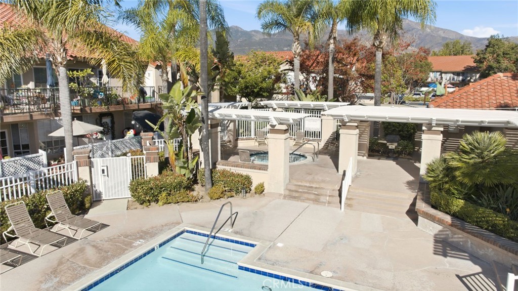 MLS #OC25256056 image #24