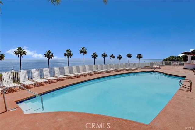 68 Playa Azul, Avalon CA: https://media.crmls.org/medias/6f21d75b-90ce-4ec1-ab28-891c9d75fad5.jpg