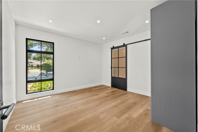 23427 Canzonet Street, Woodland Hills CA: https://media.crmls.org/medias/6f21f515-18f8-4ff0-a2bc-15fe811002fa.jpg
