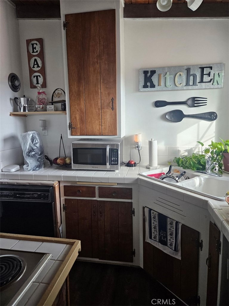 https://media.crmls.org/medias/6f2212d3-752f-4fd6-b57c-4dce30915970.jpg?preset=X-Large