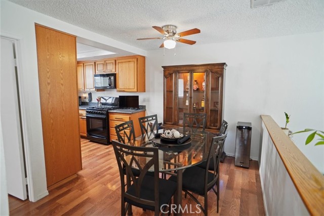 Detail Gallery Image 5 of 21 For 27617 Nugget Drive #1,  Canyon Country,  CA 91387 - 3 Beds | 3 Baths