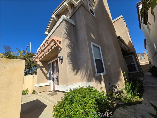 624 Goldenwest Street, Huntington Beach CA: https://media.crmls.org/medias/6f228e63-e3d5-4ebe-93b5-0bbaa2e48f02.jpg