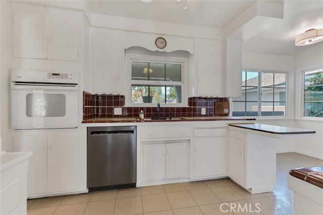 Detail Gallery Image 16 of 37 For 15930 Tuba St, North Hills,  CA 91343 - 3 Beds | 2 Baths