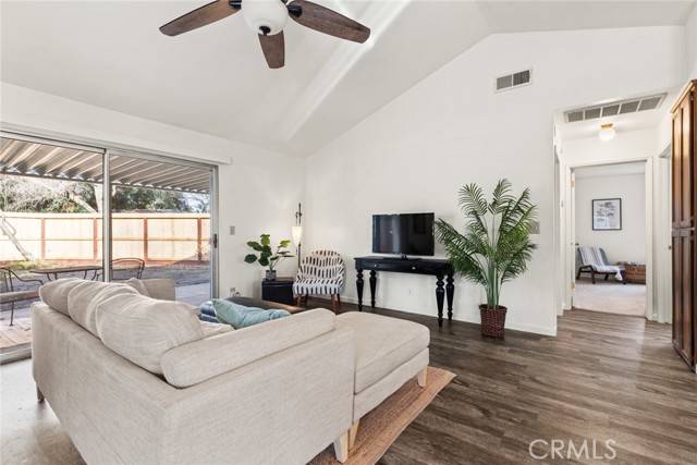 Detail Gallery Image 4 of 27 For 135 Fairgate, Chico,  CA 95926 - 3 Beds | 2 Baths