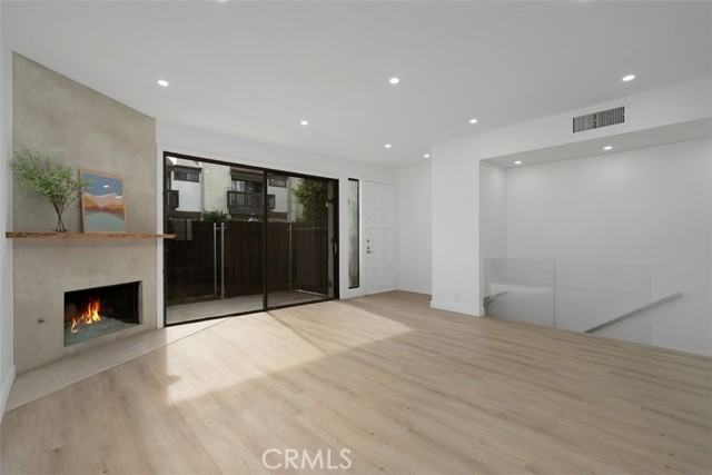 Detail Gallery Image 12 of 53 For 4218 Troost #20,  Studio City,  CA 91604 - 3 Beds | 2/1 Baths