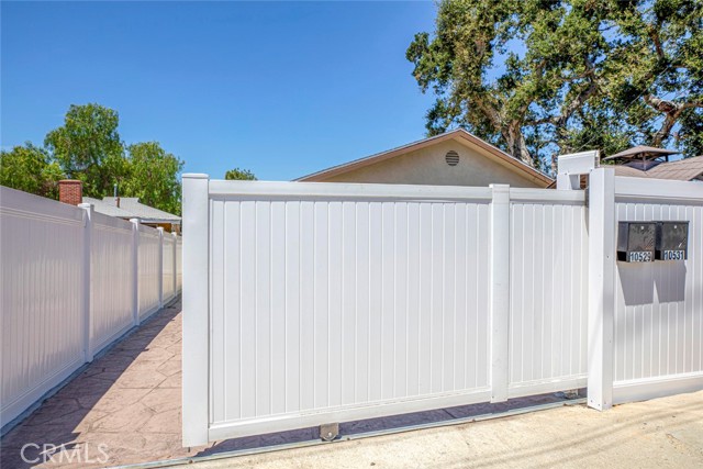 Detail Gallery Image 5 of 50 For 10531 Greenburn Ave, Sunland,  CA 91040 - 5 Beds | 4 Baths