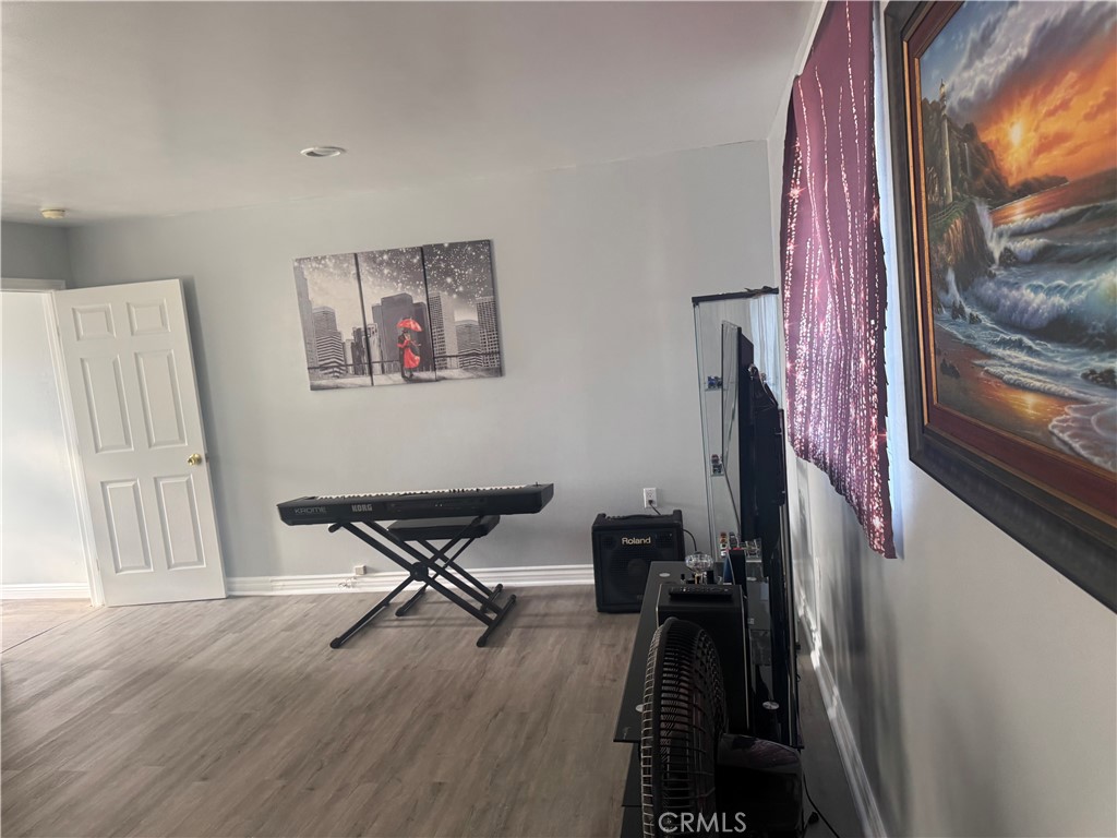 https://media.crmls.org/medias/6f259215-1ea7-4c6a-8268-ee0d7c2a711f.jpg?preset=X-Large