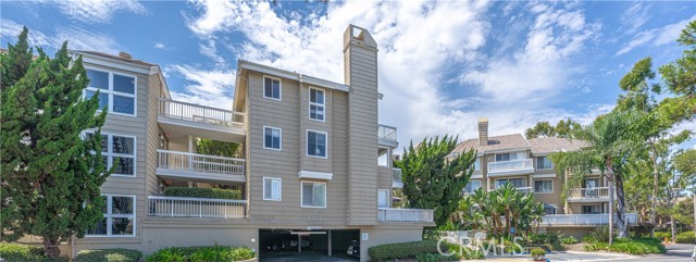 20251 Cape Coral Lane, Huntington Beach CA: https://media.crmls.org/medias/6f2598f5-78aa-499a-a6c3-665600057a96.jpg
