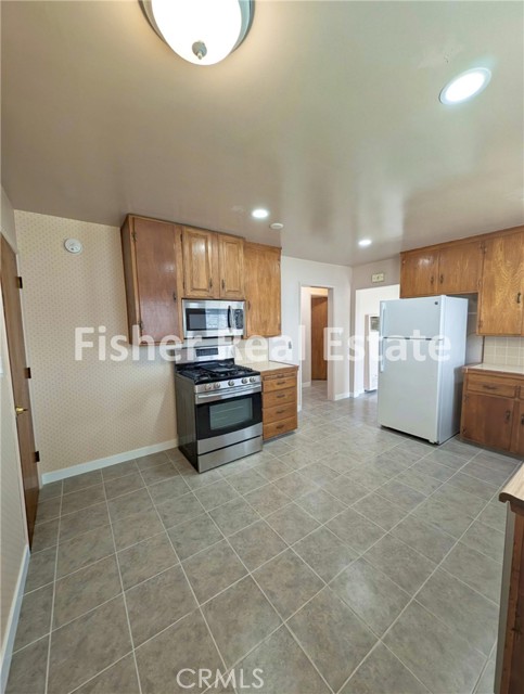 Detail Gallery Image 6 of 26 For 379 N 3rd, Grover Beach,  CA 93433 - 3 Beds | 2 Baths