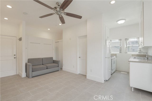 Detail Gallery Image 4 of 12 For 354 Chestnut Ave #33,  Long Beach,  CA 90802 - 0 Beds | 1 Baths