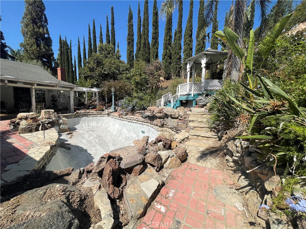 https://media.crmls.org/medias/6f26a5ea-7ba3-4191-9134-d2e00c9c6826.jpg?preset=X-Large