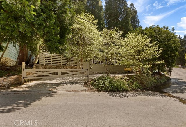855 Lake Drive, Lake Arrowhead CA: https://media.crmls.org/medias/6f26b55e-a592-4492-8cf1-9994129a221c.jpg