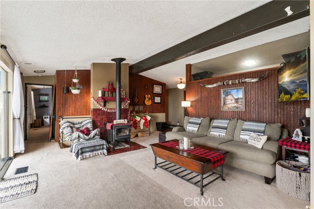 1944 Willow, Running Springs CA: https://media.crmls.org/medias/6f26e28a-773c-46dc-914d-0f07f9c94e20.jpg