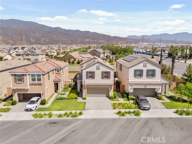 16076 Pesaro Lane, Fontana CA: https://media.crmls.org/medias/6f289535-f926-4a5c-8e8e-5ec637032f2c.jpg